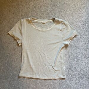 Aritiza- wilfred cropped t
size M
super soft & comfy 
great condition